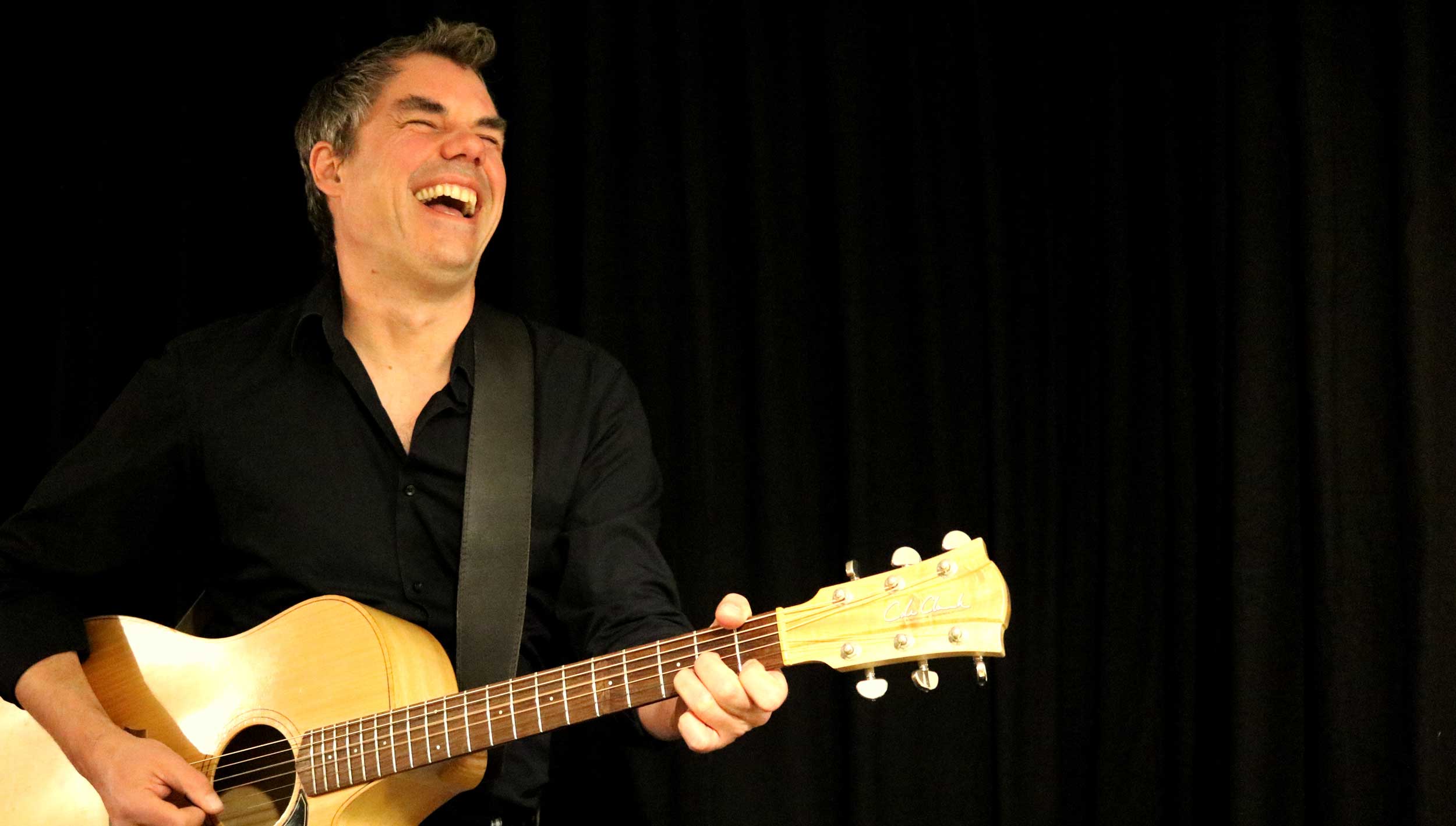 Chessy Solo- Live-Musik, Unterhaltung und Comedy für Events in Pforzheim, Karlsruhe, Stuttgart und Süddeutschland